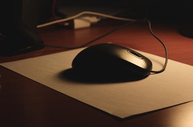 工作 办公桌 办公室 鼠标 垫 表 笔 桌面 计算机 业务 黑暗 房间 光